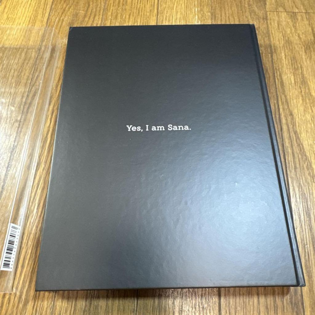 [USED] TWICE SANA Sana Deluxe Photobook "Yes, I am Sana" with Trading Card