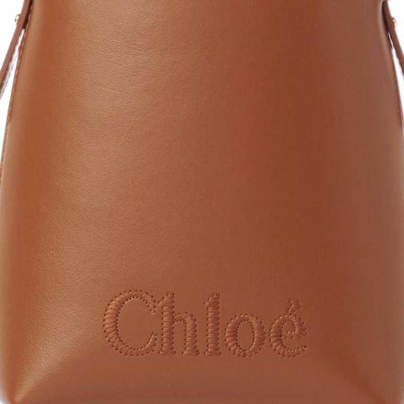 Chloe Sense Gesticktes Logo Verstellbarer Schultergurt Glänzendes Kalbsleder Tragetasche Einkaufstasche Umhängetasche Mini Damen Tote Braun CHC23-UP873I10-247