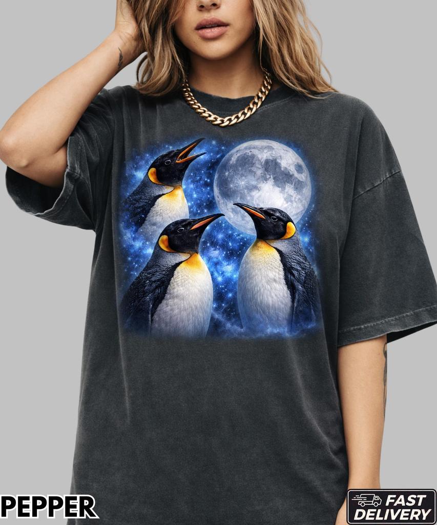 Three Penguins Moon Graphic Shirt,Penguin Lovers Shirt,Funny Penguin Tee,Rustic Outdoor Gift,Retro Penguin 90s Graphic Tshirt,Ocean Life Top