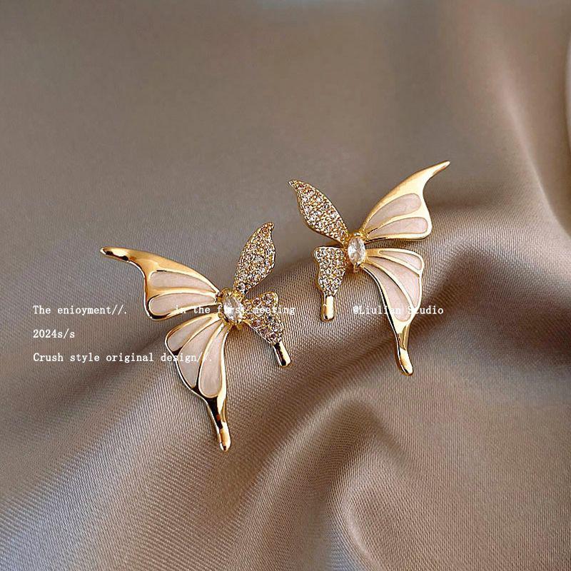 2024 High-End Pearl Stud Earrings: French Light Luxury Style for Women