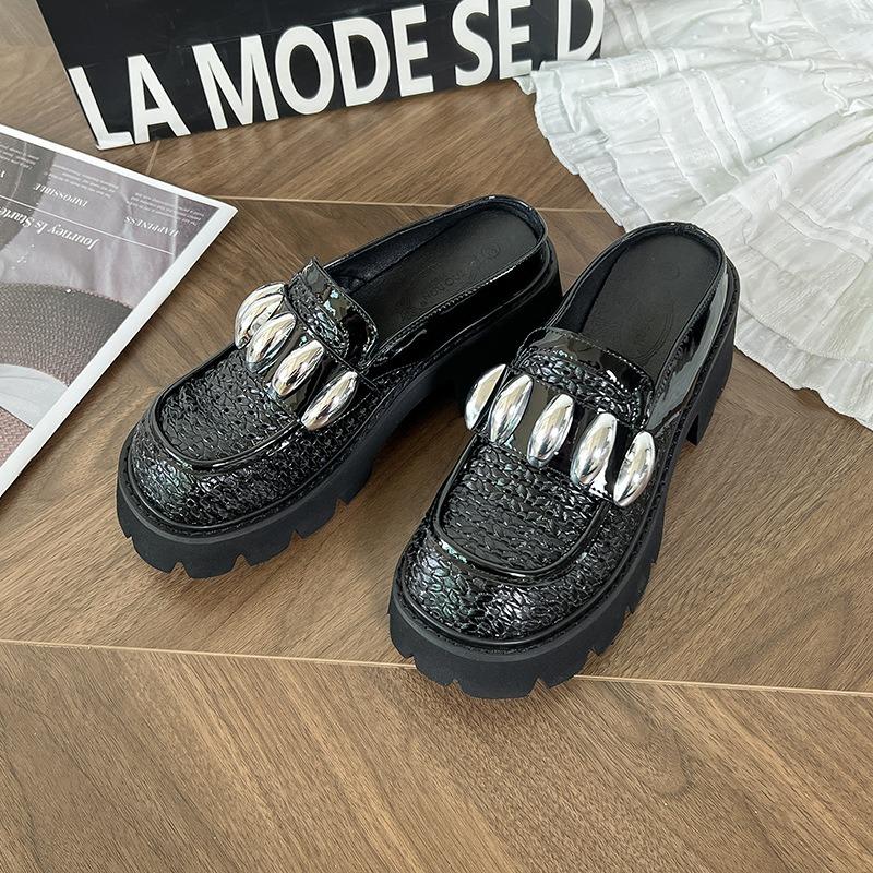 Design sense niche woven hollow bag head cool slippers summer new wear round head thick heel shoes women