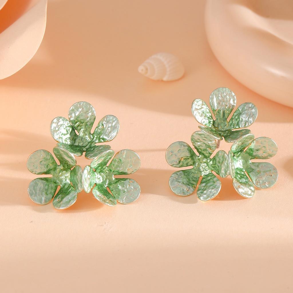 French light luxury exquisite three-dimensional flower stud earrings women's high-end niche design earrings metal temperament versatile earrings