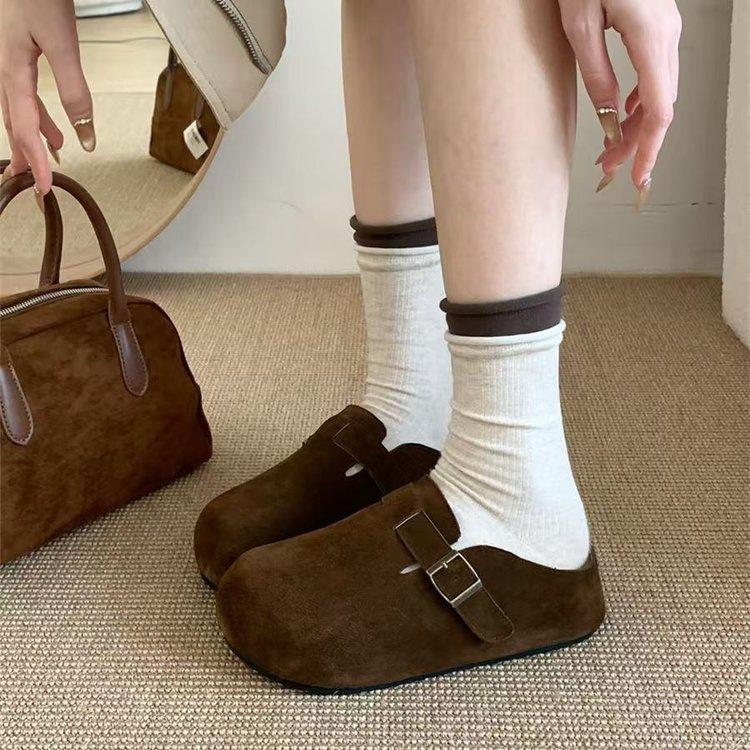 

Увеличивающие рост толстоподошвенные маленькие шлепанцы Birkenstock женские весенние новые для улицы ретро 2025 ленивые педальные с закрытым носком одинарные туфли 35