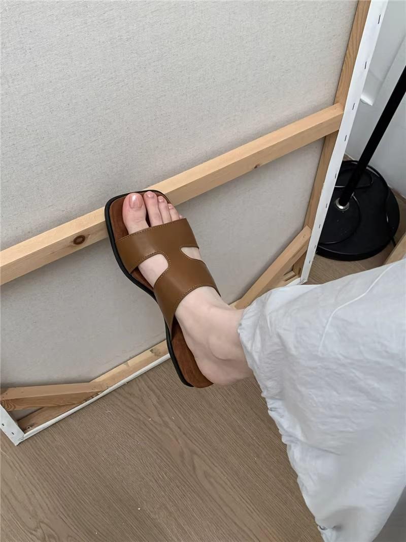 

Niche design one-word slippers go out and wear high-end 2025 summer new cool slippers women s vacation beach shoes 35