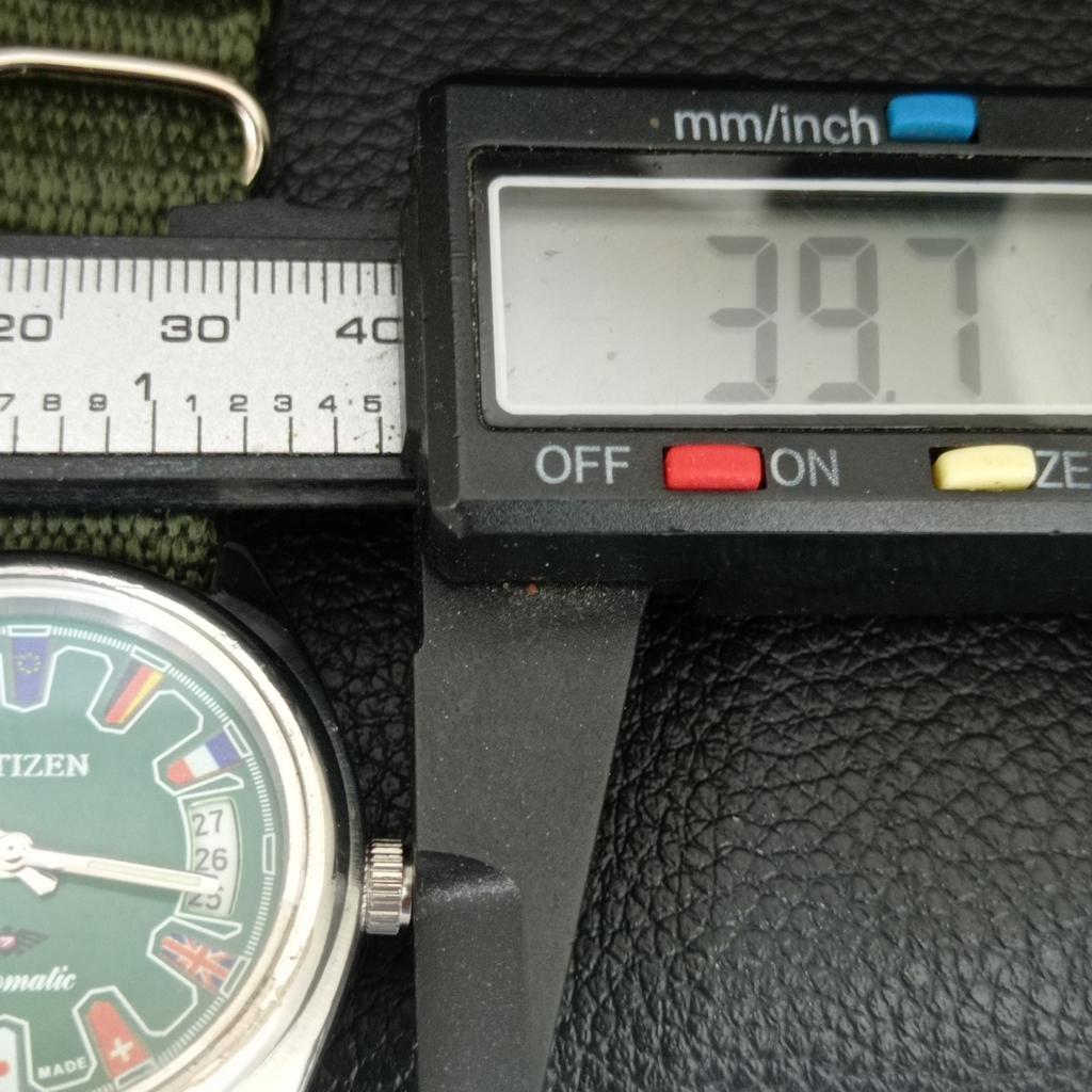 VINTAGE CITIZEN AUTOMATIC 8200 JAPAN MENS GREEN COLOR DIAL WATCH a709312-1