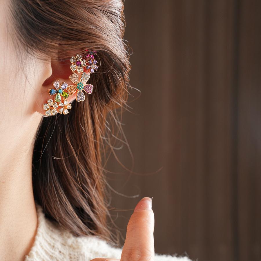 Exquisite Gold-Plated Flower Stud Earrings: Luxurious Retro Ear Jewelry