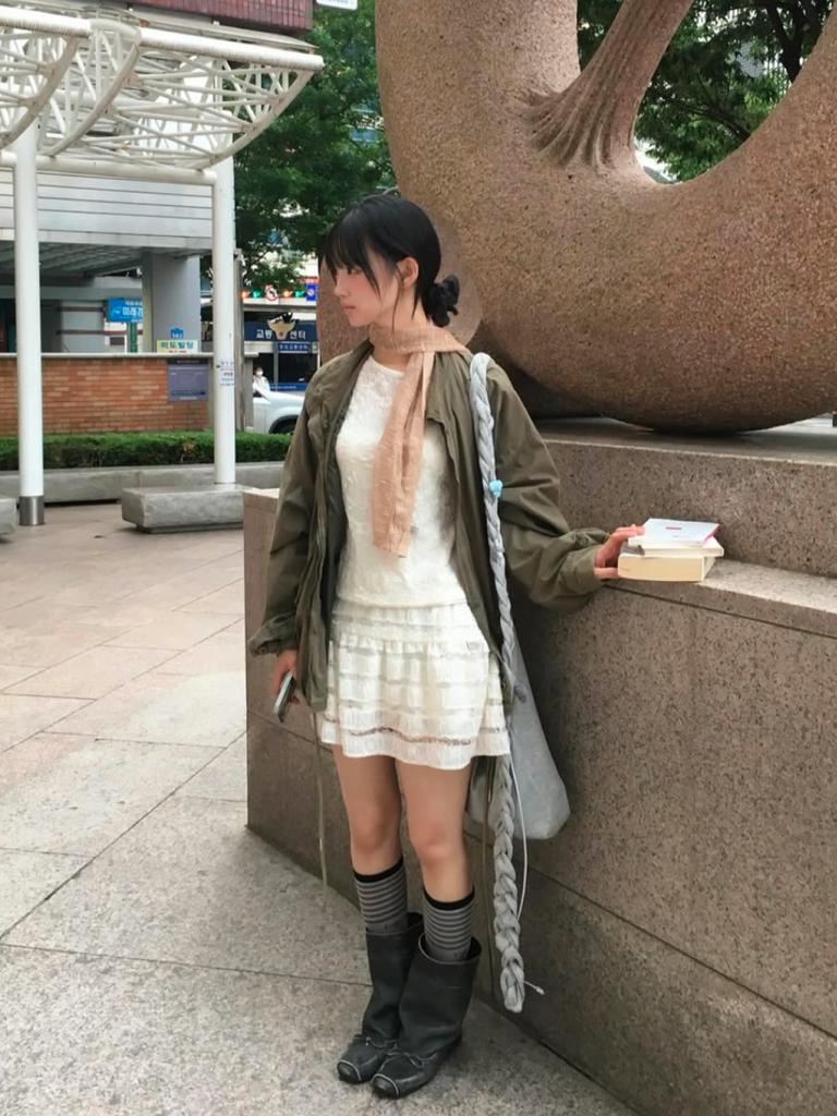 Pibeuseupibeuseu Layered Lace Mini Skirt / Cream