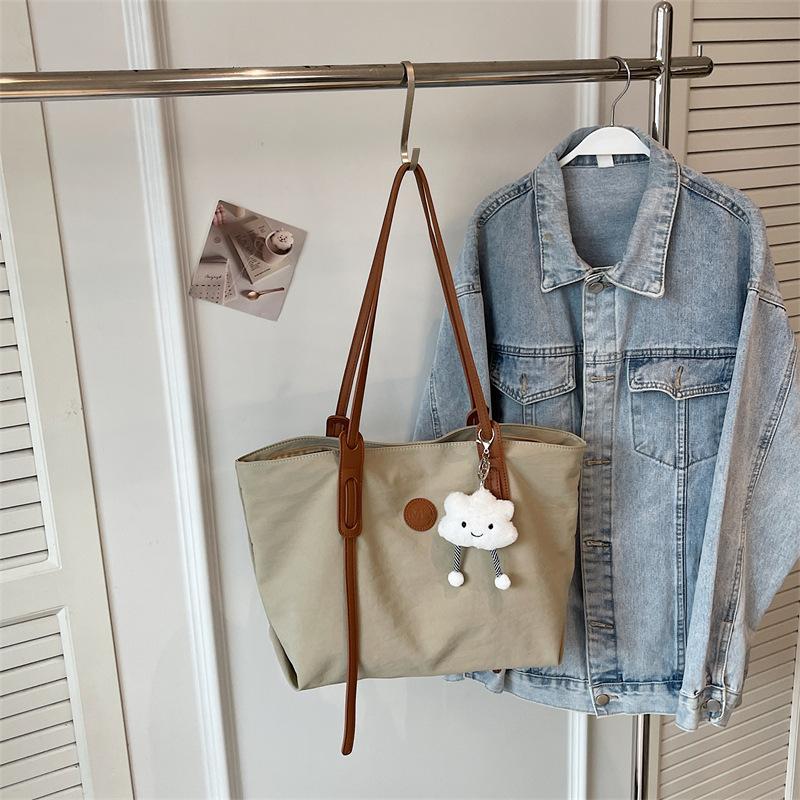 New Retro Large Capacity Tote Bag for Women Fashion Simple Fresh Texture Shoulder Underarm Bag for Daily Work Commute Bag