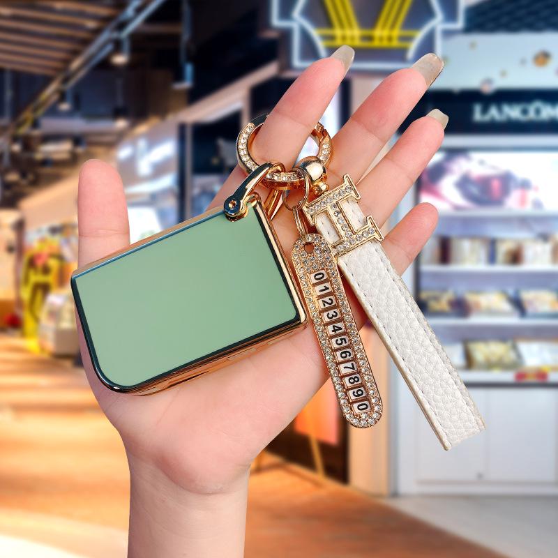 Lynk & Co 06 Key Case 2023: Limited Edition, New Model, Unisex Car Bag with Cute Buckle Shell.