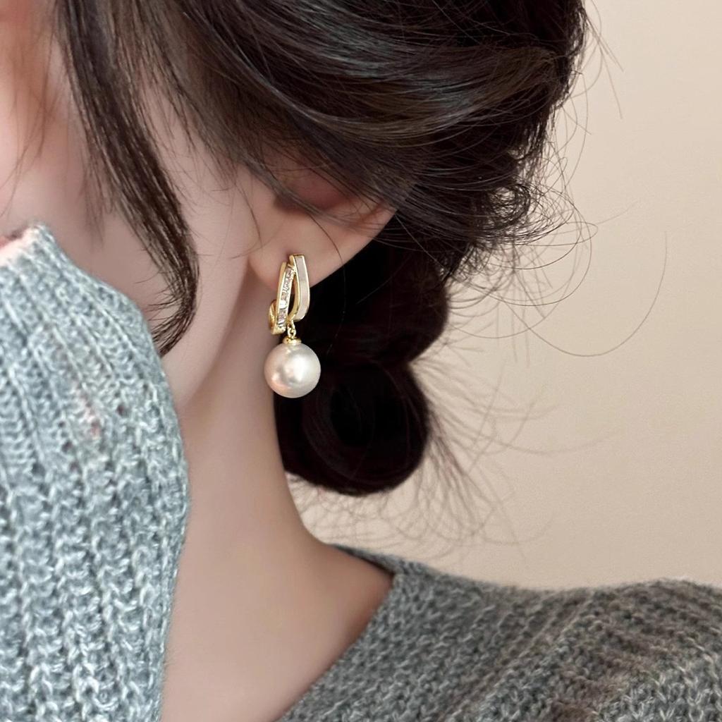 Light Luxury Niche Earrings, High-end Ear Clips, Temperament, Internet Famous Earrings, 2026 New Explosive Earrings, Atmospheric Accessories