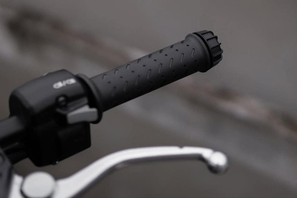 Motone Lenkerendkappen GEMINI Schwarz T100/T120 SpeedTwin900 Scrambler900 MMU535