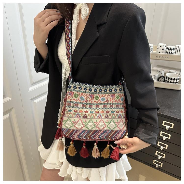 Bohemian Tassel Shoulder Bag for Women Fashion Ethnic Style Crossbody Tote Purse