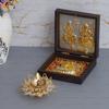 24K Vergoldeter Lakshmi Ganesha Bilderrahmen Charan Paduka Quadratischer Kristall Diya