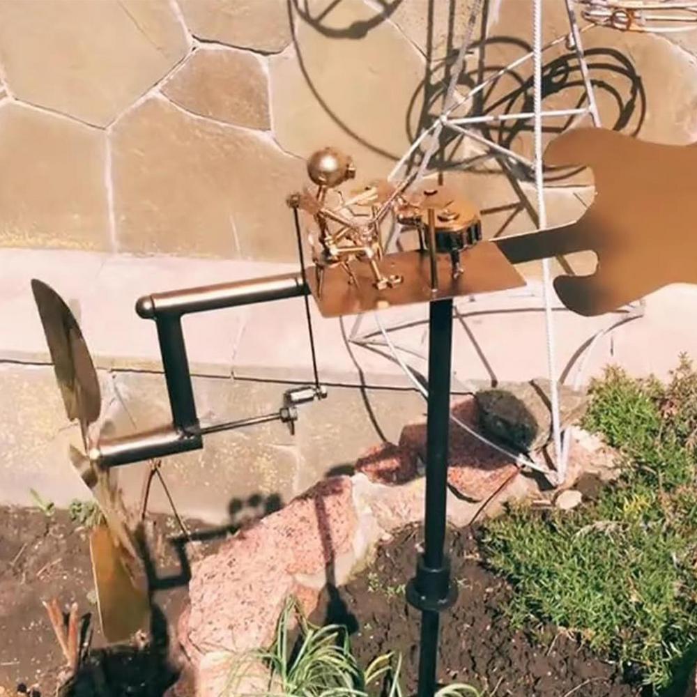 Mulino a vento in metallo fatto a mano con batterista, Statuette e statue di musicisti percussionisti, Scultura cinetica alimentata dal vento, Girandole a vento per decorazione da cortile, prato, giardino