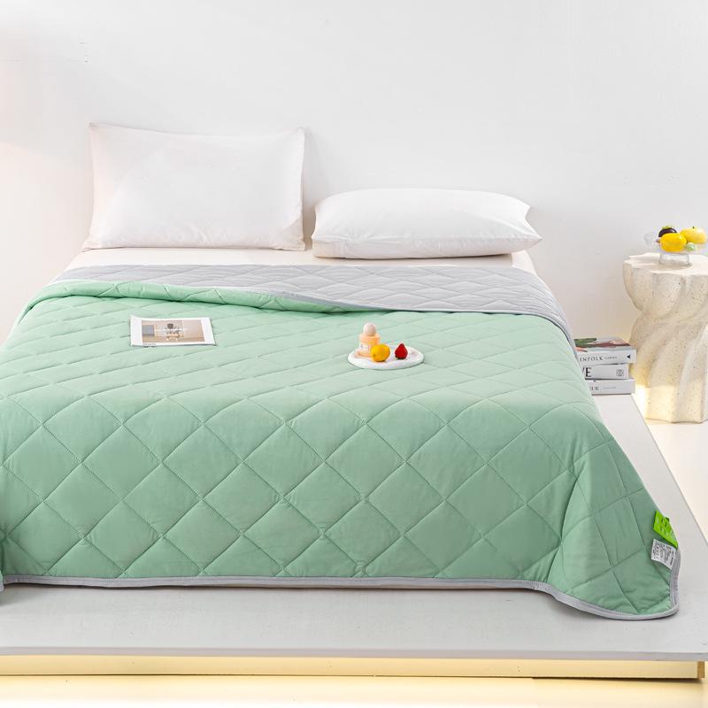 Silk Cool Summer Quilt: Lightweight, Solid Color, Ideal for Air Conditioning