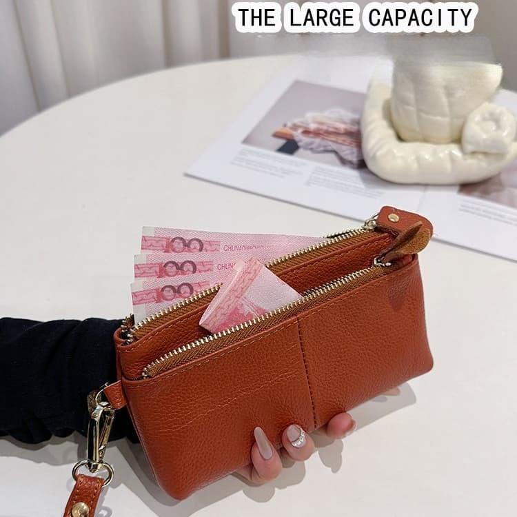 Litchi pattern lady holding wallet