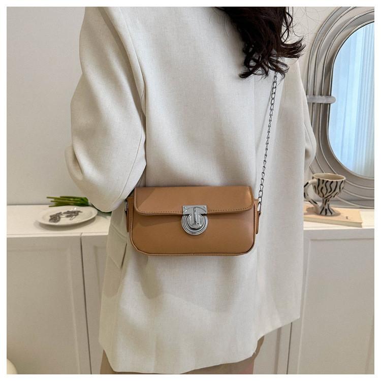 Stylish Minimalist Chain Shoulder Bag For Women Medium Size Magnetic Closure