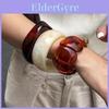 Retro-Harz-Armband mit einzigartiger unregelmäßiger Form für lässig-schicke Frauen