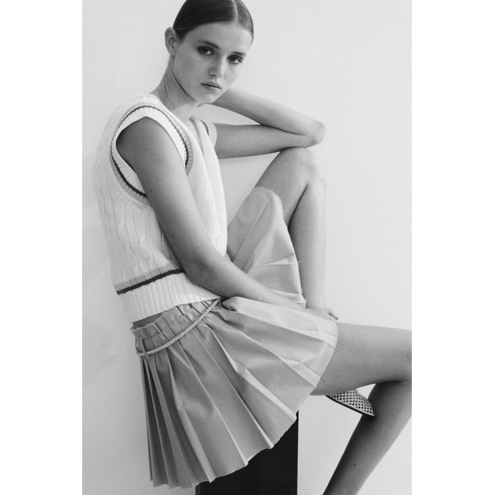 

Жилет-свитер HM Cable Knit Cream