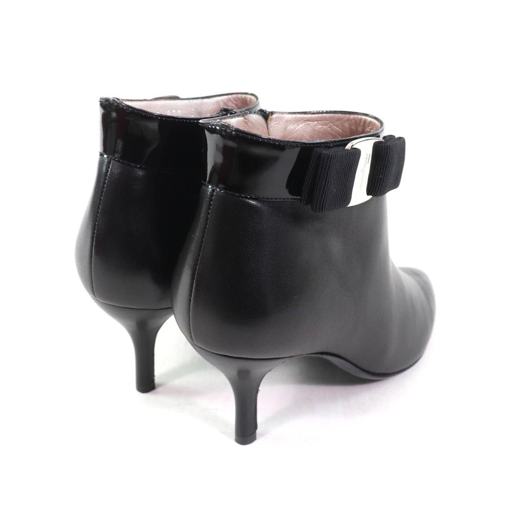 Excellent Salvatore Ferragamo Ankle boots Patent leather with Vara ribbon and 5 Used