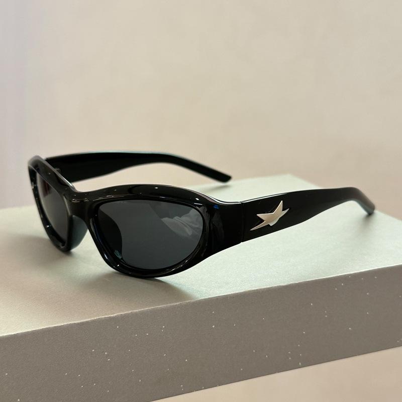 Vintage Fashion  Cat Eye Rivet Star Sunglasses Women For Men Luxury Brand Designer Punk Sun Glasses Trend Pink Sport Goggle