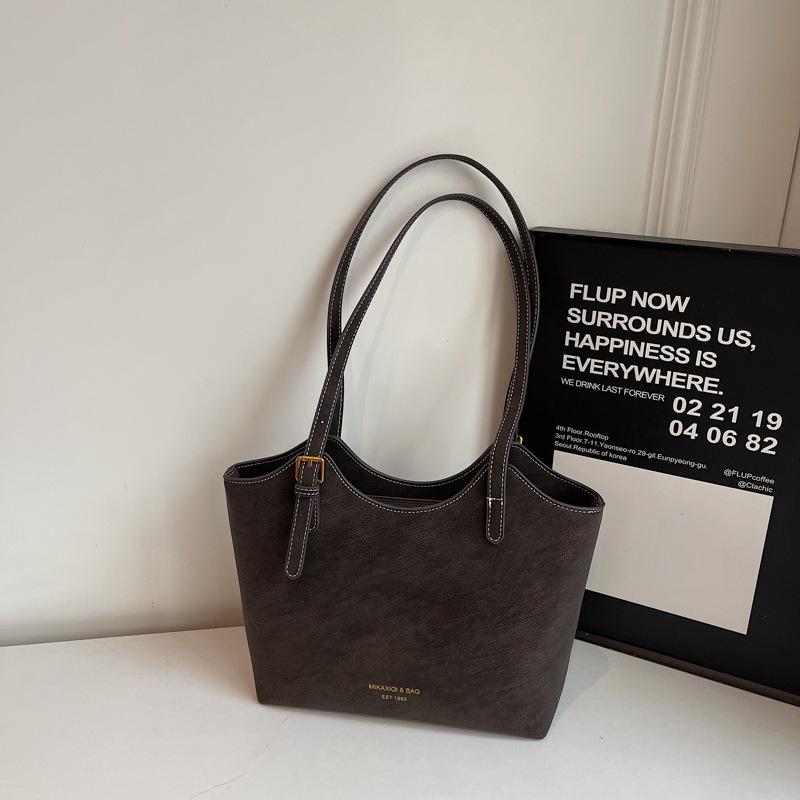 Retro large-capacity bag women's winter new casual commuter shoulder bag simple texture tote bag