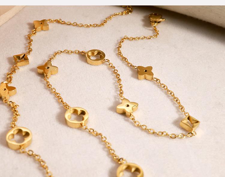 Classic Four-Leaf Clover Titanium Necklace with 18K Gold Plating - Niche, Luxurious Clavicle Chain Design