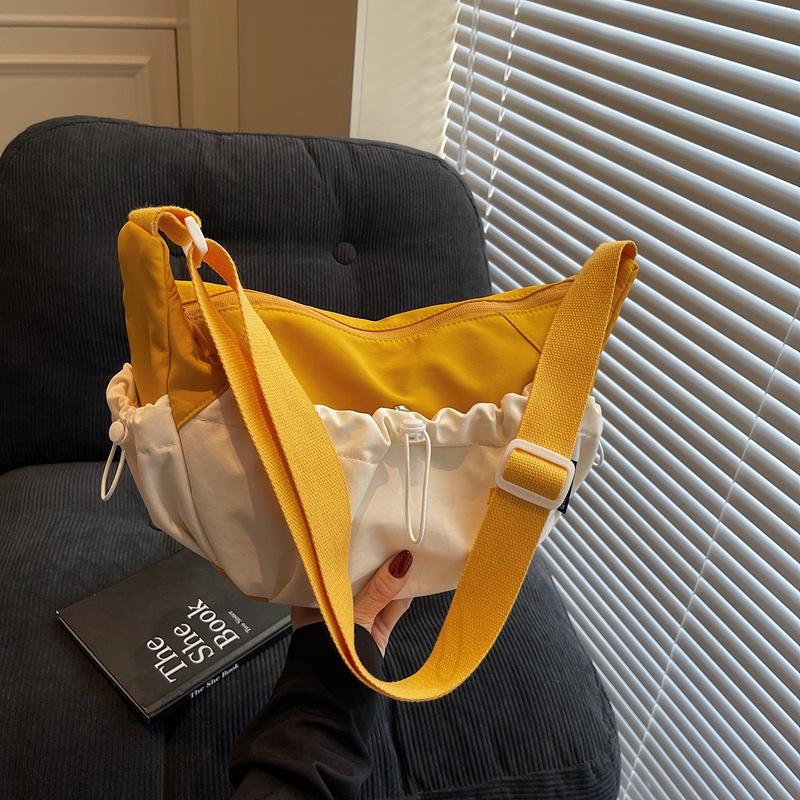 New Retro Style Casual Large Capacity Cloud Bag  Sports Single Shoulder Bag  and Simple College Student Commuting Crossbody Bag