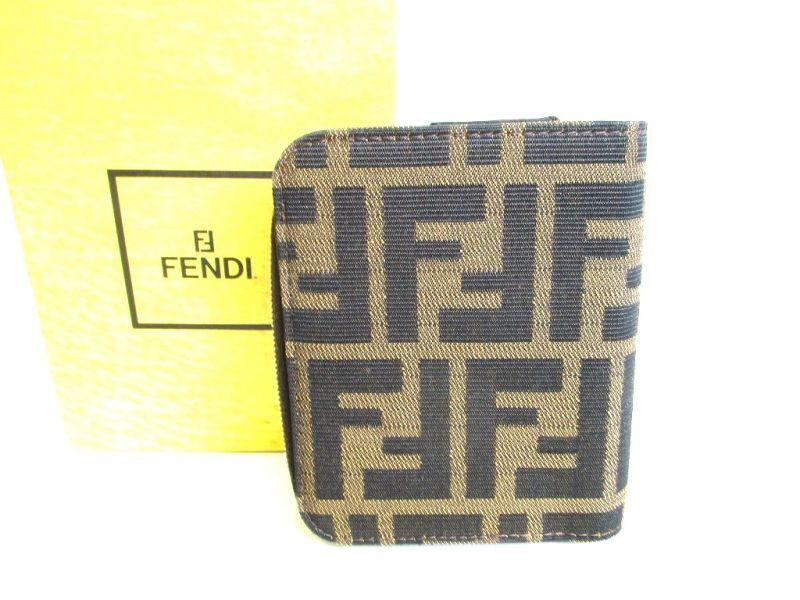 

Автентичний FENDI Zucca Khaki Canvas Brown Leather Compact Wallet #9348 Refurbished