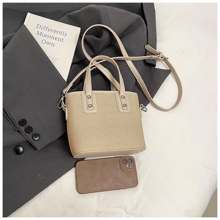 

Simple foreign style portable bucket bag female 2025 spring and summer new Korean version shoulder messenger bag commuter bag