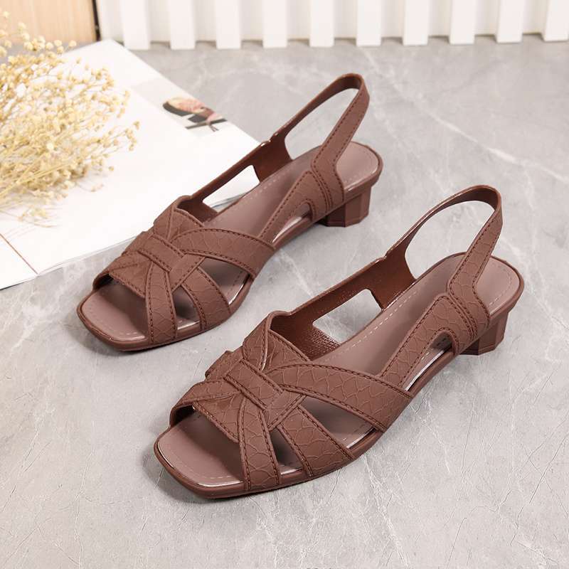 

Новые сандалии с рыбьим носком, женские летние, на толстом каблуке, с вырезами, модные для мамы, на мягкой подошве, пластиковые, нескользящие, под юбку, универсальные, крутые шлепанцы 40