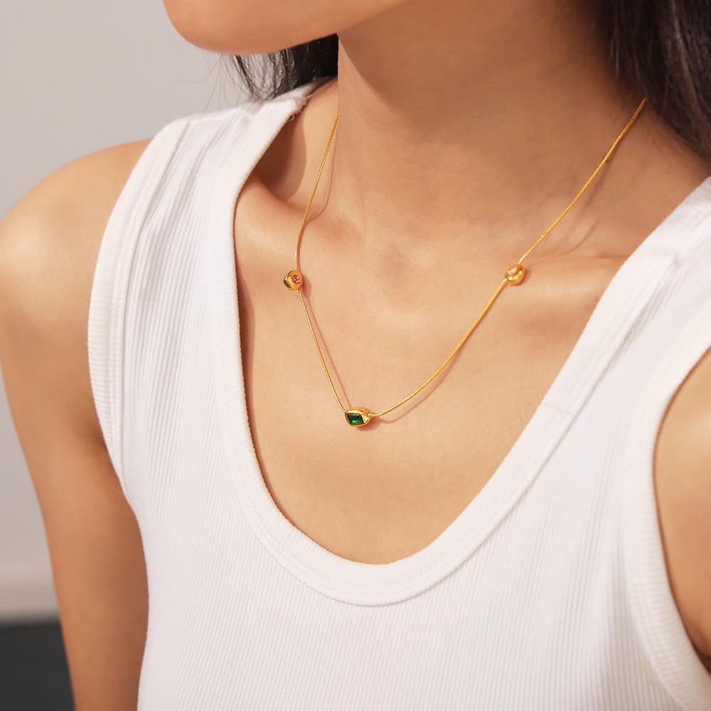Retro European & American Three-Color Glass Stone Pendant Clavicle Chain in Layered Titanium, 18k Gold Plated Jewelry for Women