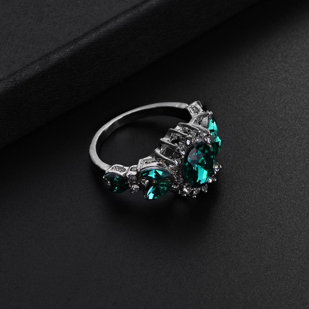 European American Fashion Green Flower Crystal Gemstone Ring