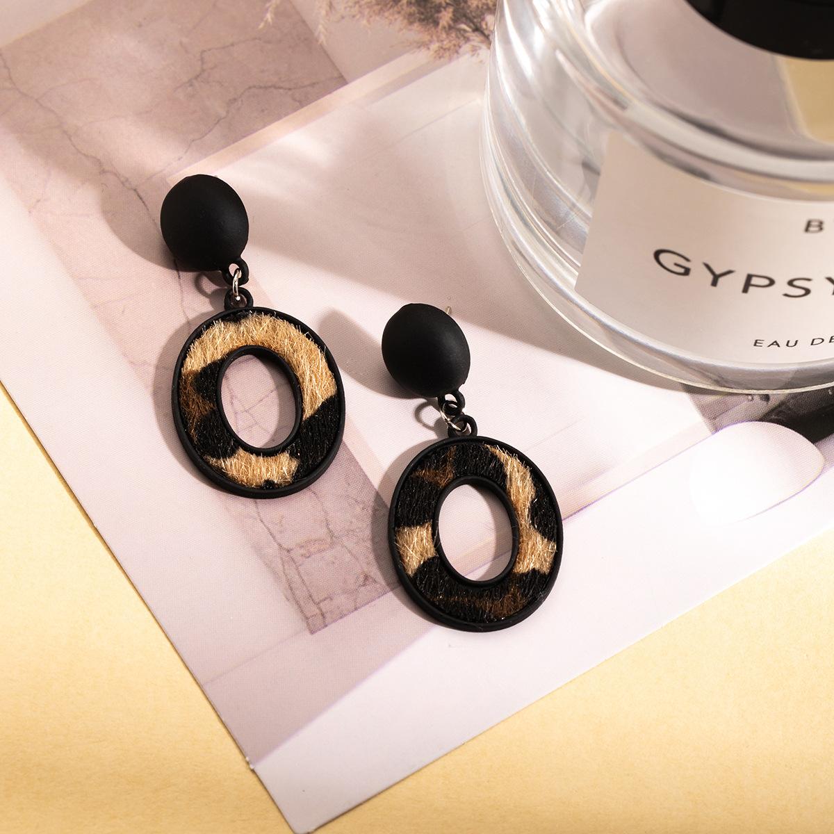 Autumn And Winter Star Circle Square Hollow Earrings, Light Luxury High-End Maillard Style Fashion Temperament Earrings