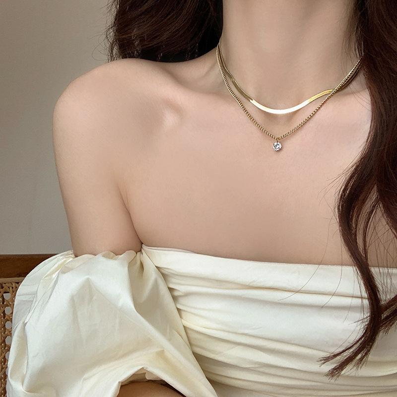 

Light Luxury Single Zircon Pendant Necklaces for Women Girls New Niche Snake Bone Collarbone Necklaces Party Jewelry Accessories