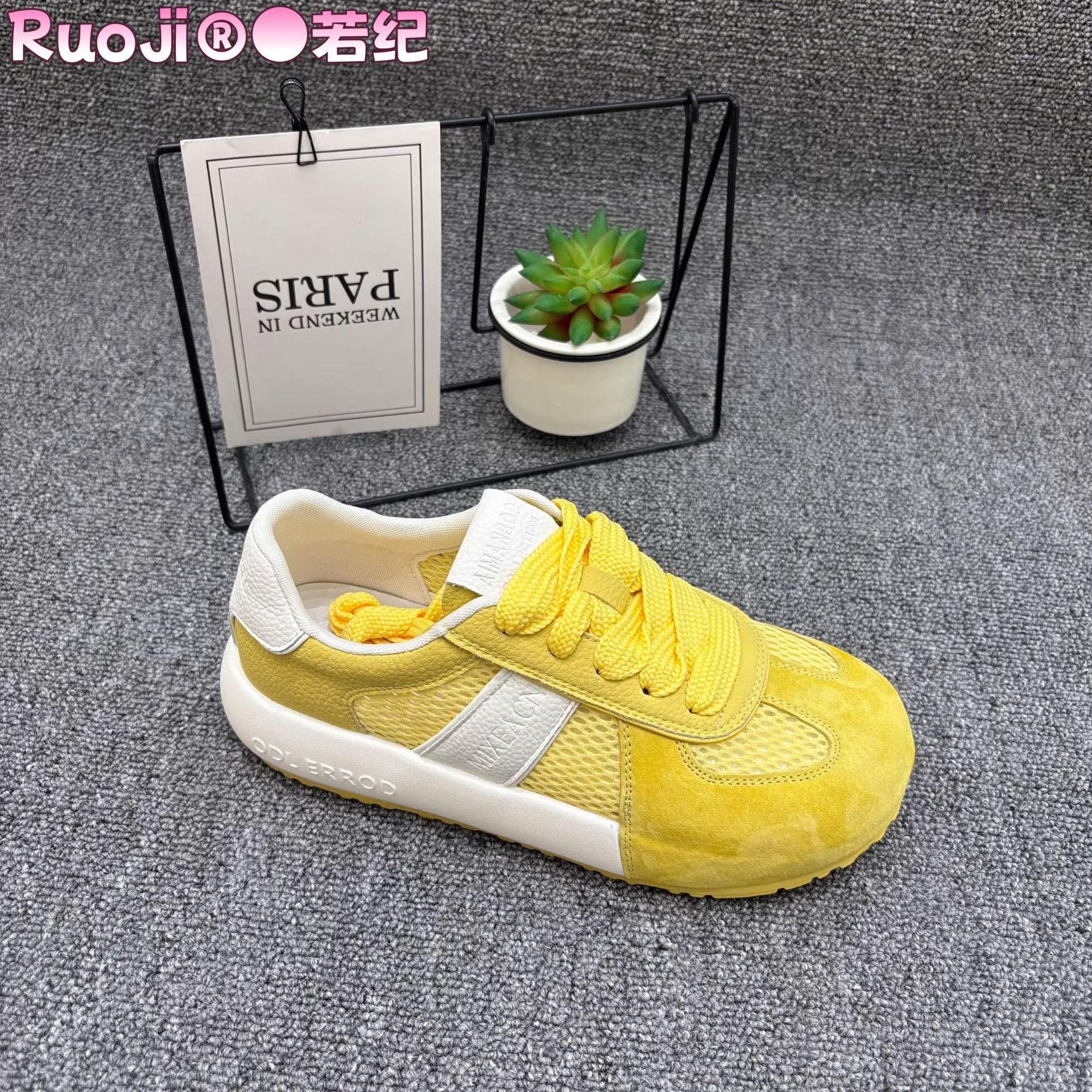 

Leather platform white shoes women s versatile moral training shoes 2025 new spring shoes children s popular soft-soled Forrest Gump shoes tide 40