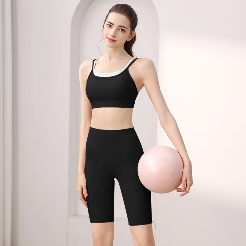 OEING Women's Sports Bra & Capri Pants Set