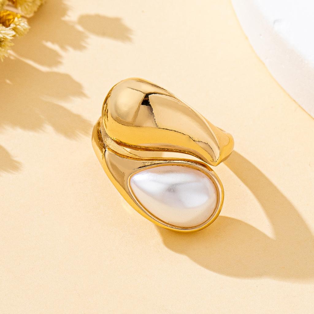 Women's Fashionable Single Ring, Simple and Elegant Geometric Drop-Shaped Imitation Pearl Ring, Suitable for Daily Wear and Vacation Without Box