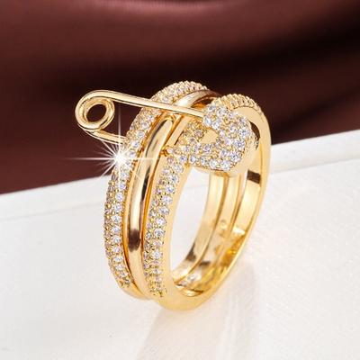 Anel feminino destacável 3 em 1 com design em formato de alfinete e strass, decoração em liga polida, anel em camadas, joia para baile de formatura e uso diário
