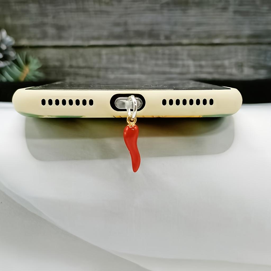 1 db Szimulált Zöldség Piros Paprika Medál/DIY Ékszer/Telefon Porvédő Dugó Alkalmas iPhone/Type-C Interfészhez/Védi a Telefon Töltőportját