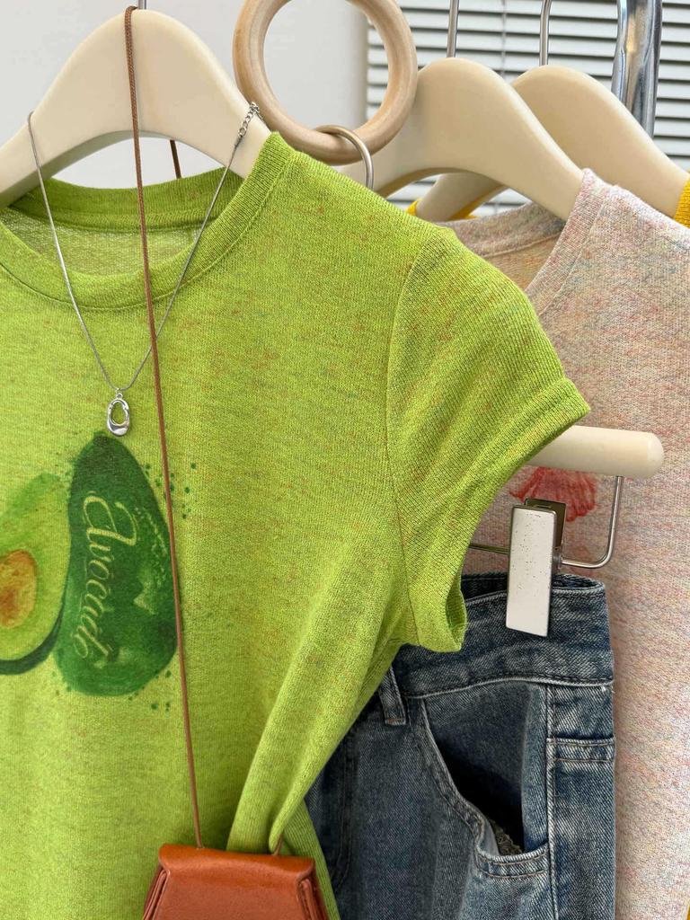 Women's 2025 Summer Slimming Printed Round Neck T-Shirt with Straight Shoulder Design and Short Sleeves