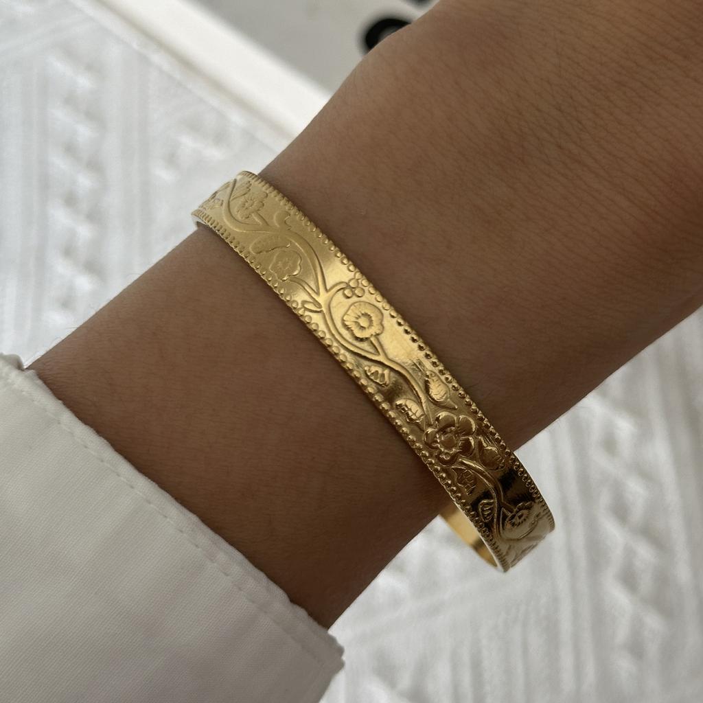 Stainless Steel Metal Starfish Shell Coral Bracelet For Women Gold Color Retro Flower Stripe Texture Cuff Bangle Party Jewelry
