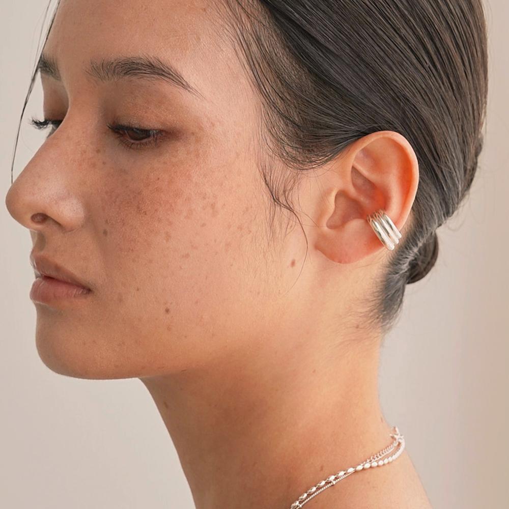 Still Instant Curve Motion - Ear Cuff 04