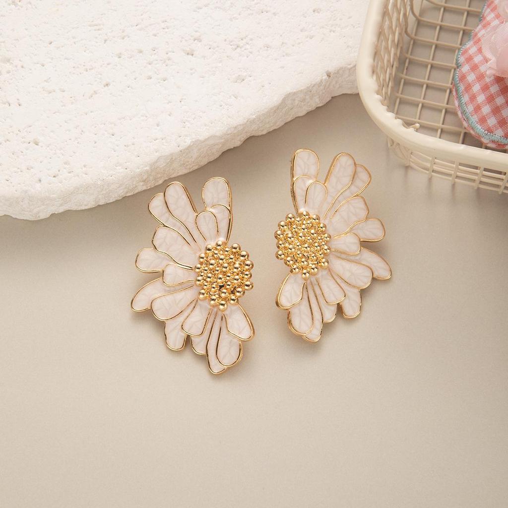 Retro Daisy Flower Earrings - Luxurious, Minimalist, Summer Style by Bai Lu