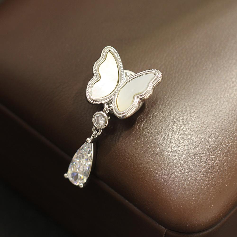 

New Summer Simple And Elegant White Fritillary Butterfly Strong Magnet Buckle Versatile Anti-Light Water Drop Magnet Buckle Female серебряный