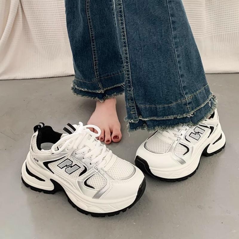 Nye Vår Damesneakers Luksus Designer Mote Fritidssneakers Hvite Pustende Tennissko Lav Topp Vulkaniserte Sko