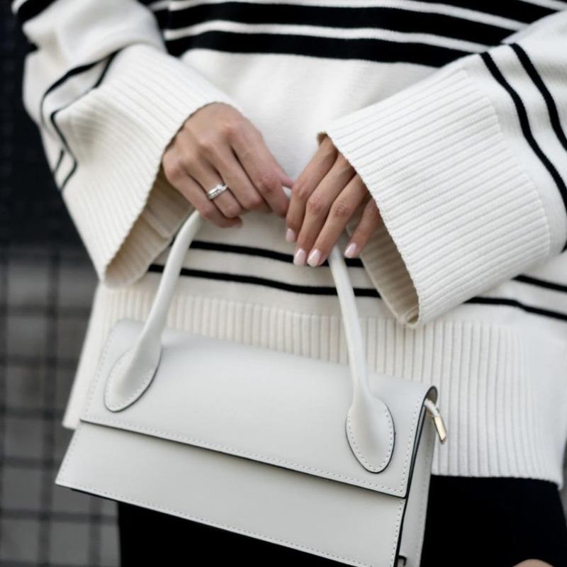 Maglione a righe a collo alto da donna per autunno e inverno