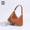 Trendy and versatile hand-woven bags, fashionable and simple lunch boxes, handbags, high-end niche single shoulder armpit bags