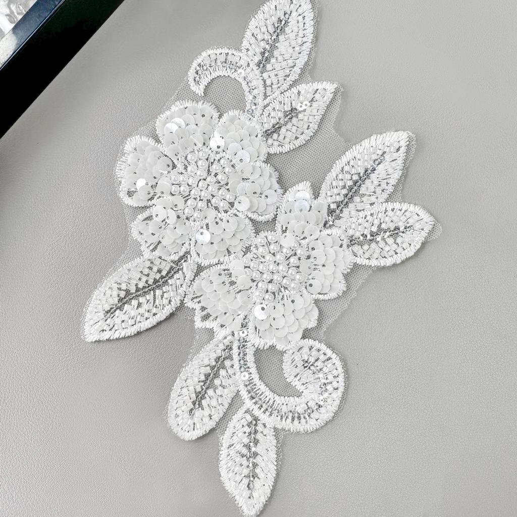 White Handmade Beaded Sequins Three-Dimensional Flower Applique Clothing Dress Wedding Decoration Cloth Sticker Accessories