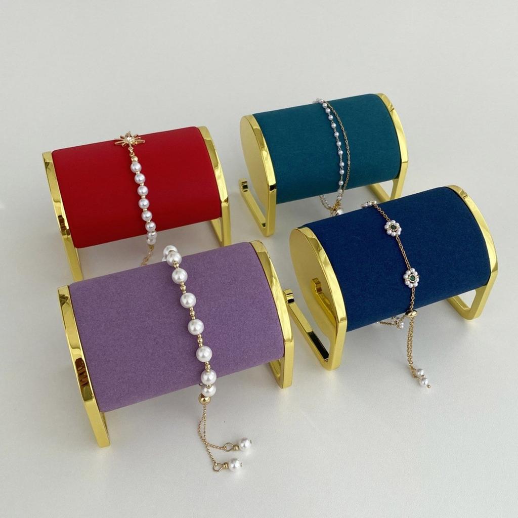 Practical Bangle And Watch Display Stand Velvet Watch Bracelet Organizers Stand with Durable Gold Metal Construction